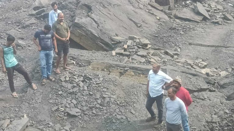 Dhanbad News:बंद कापासारा ओसीपी में अवैध खनन कर रहे लोगों को टीम ने खदेड़ा
