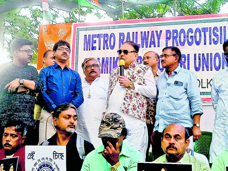 मेट्रो रेल का निजीकरण नहीं होने देंगे : मदन