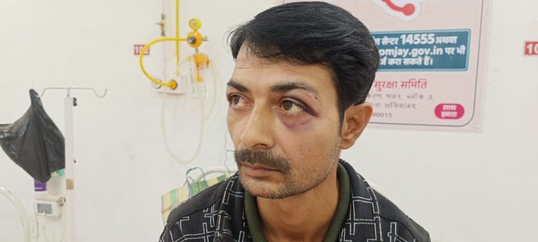 मारपीट, रंगदारी व चेन छीनने का लगाया आरोप