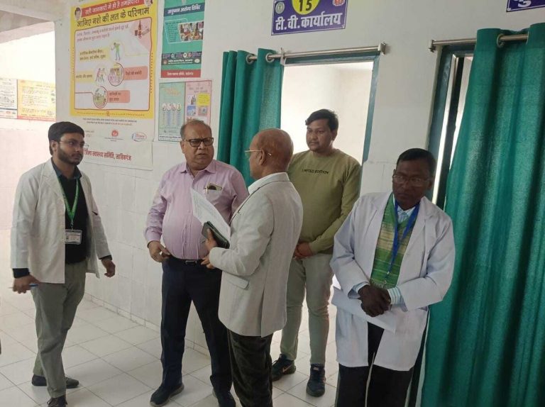 सीआरएम की टीम ने किया मंडरो प्राथमिक स्वास्थ्य केंद्र का निरीक्षण