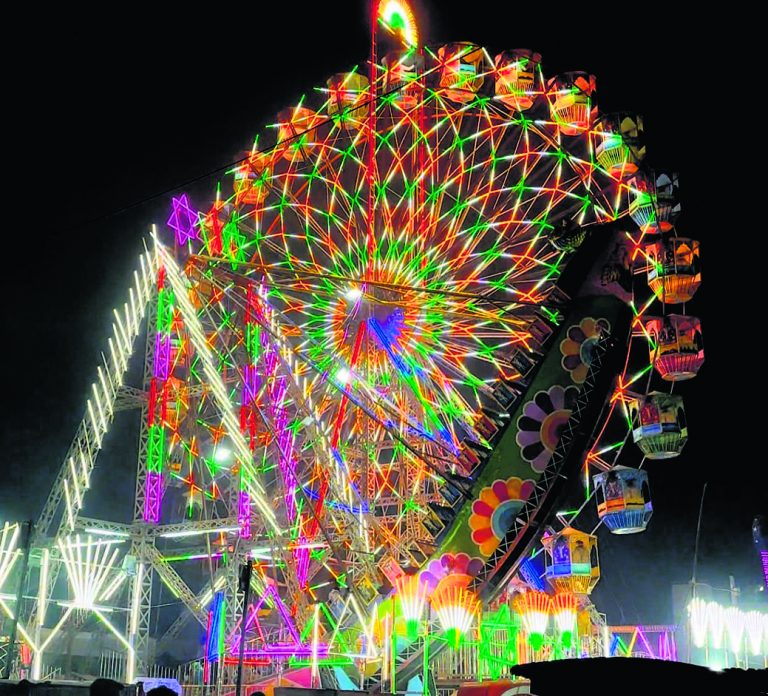 Sonpur Mela : मेले में खेल-तमाशों से लोगों का हो रहा मनोरंजन
