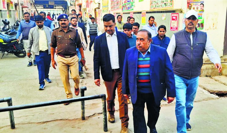 Chhapra News : मुख्य संरक्षा अधिकारी ने जंक्शन का किया निरीक्षण