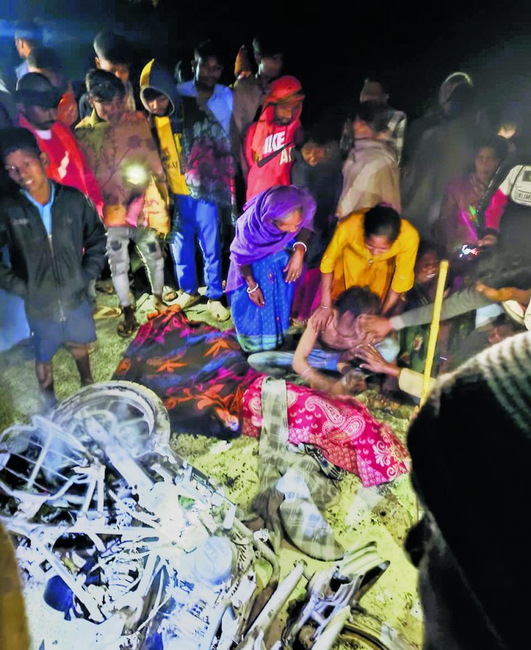 Gaya News : फोरव्हीलर से टकराते ही बाइक में लगी आग, झुलस कर दो मरे