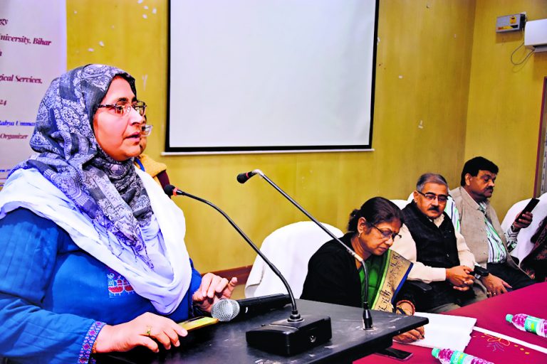 hajipur news. छात्रों को सोशल मीडिया की गुलामी से मुक्त होने की जरूरत : प्राचार्य