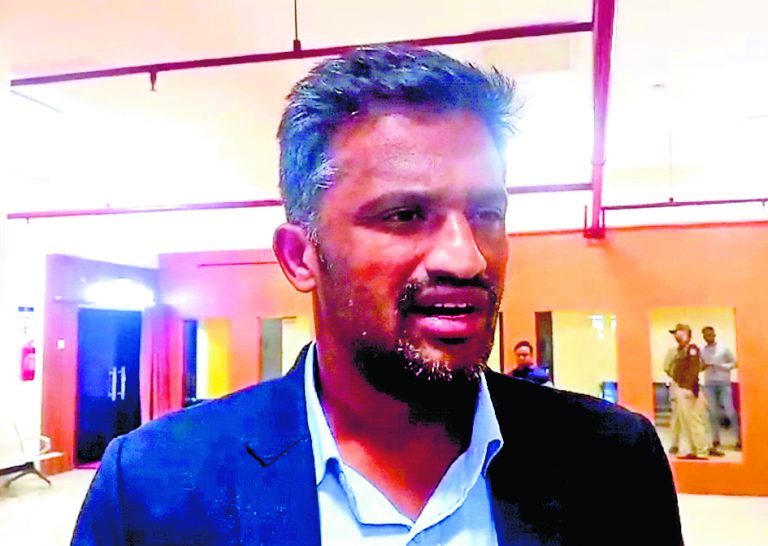 पेयजल का दुरुपयोग करनेवालों के खिलाफ प्राथमिकी दर्ज करने का डीएम ने दिया निर्देश