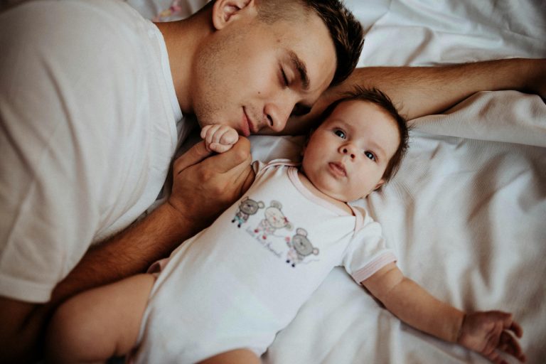 Parenting Tips: बच्चों को अक्सर पिता से ही मिलती हैं ये खूबियां, आप भी जानें
