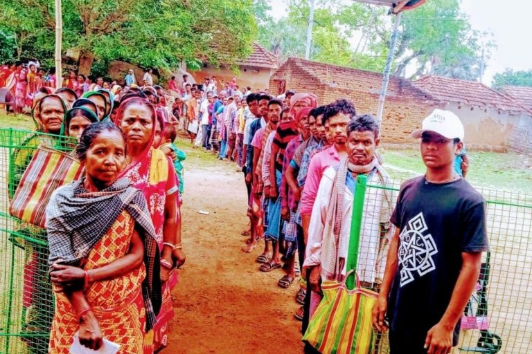 चुनाव आयोग मतदान प्रतिशत बढ़ाने के लिए कर रहा मशक्कत, जानें किन सीटों पर पहले कम हुई वोटिंग