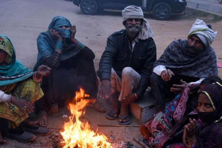 Bihar Weather: प्रदेश में पछुआ हवाओं ने बढ़ाया ठंड, इन जिलों में हो सकती है बारिश 