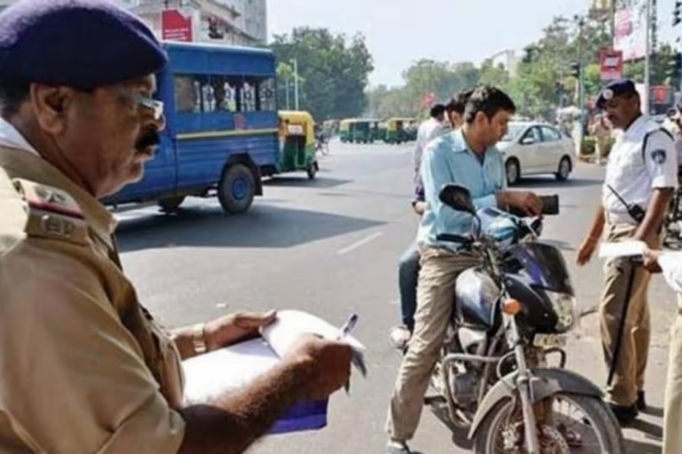 Bihar News: सुबह-सुबह एक्शन में पटना पुलिस, ऑन द स्पॉट वाहन चालकों का काटा जा रहा चालान