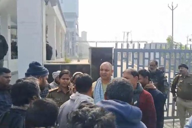 Bihar News: मजदूर की मौत से समस्तीपुर की सीमेंट फैक्ट्री में हंगामा, पुलिस जांच में जुटी