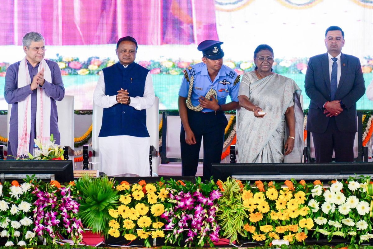 6400 करोड़ रुपये की छह परियोजनाओं का ऑनलाइन शिलान्यास करतीं राष्ट्रपति द्रौपदी मुर्मू