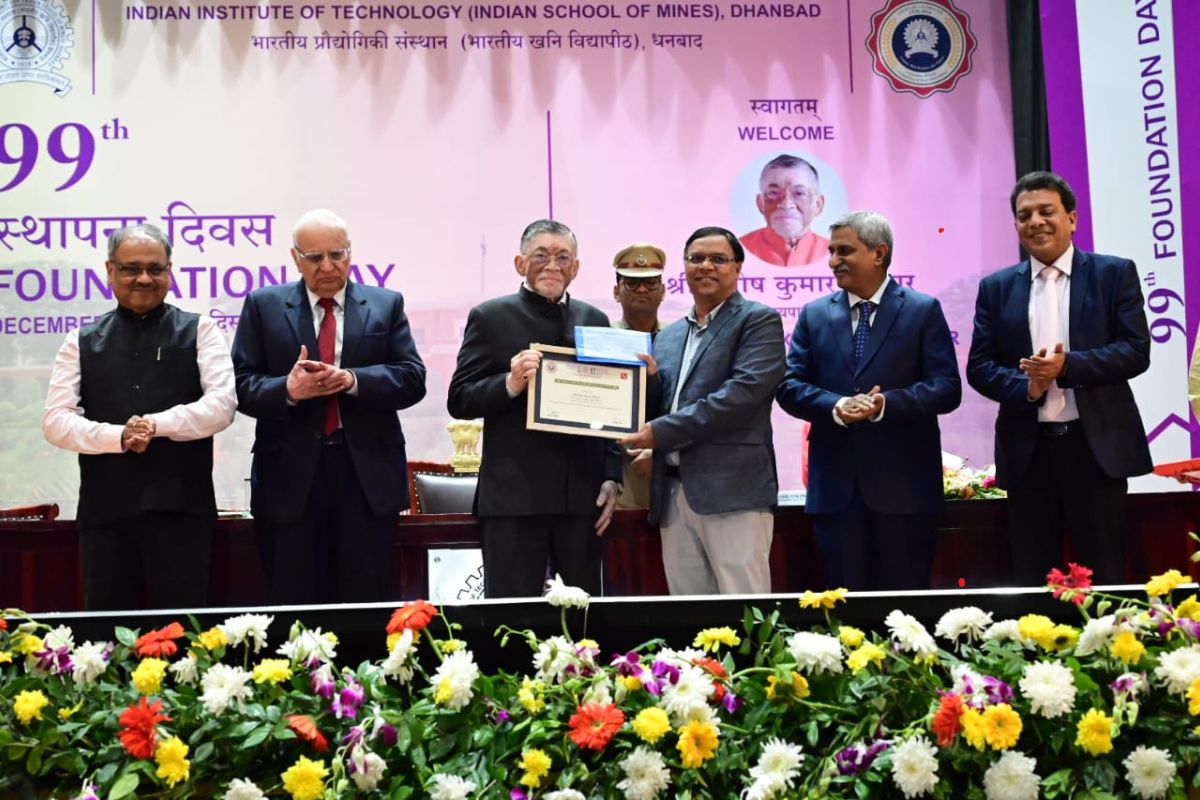 आईआईटी आईएसएम धनबाद के 99वें स्थापना दिवस समारोह में राज्यपाल संतोष कुमार गंगवार