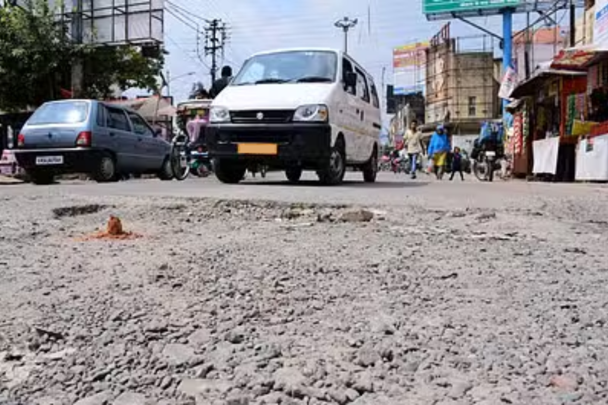 जर्जर सड़क