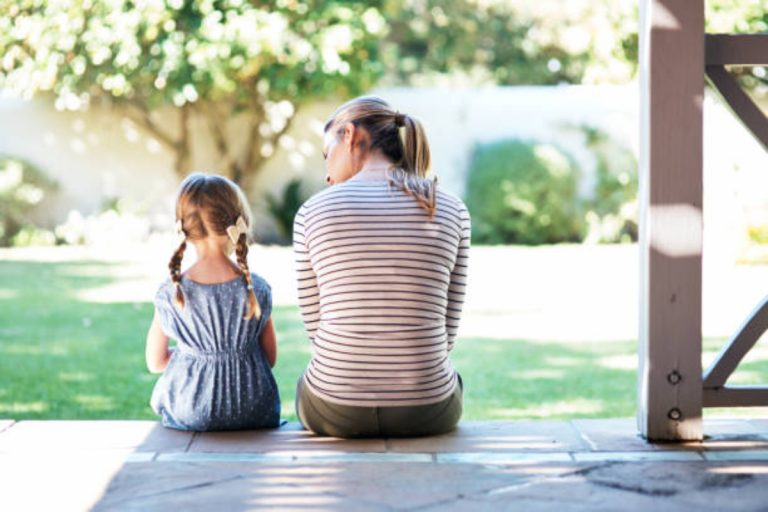 Parenting Tips: हर बात मानेगा बच्चा, बस मां-बाप इन आदतों में कर लें सुधार