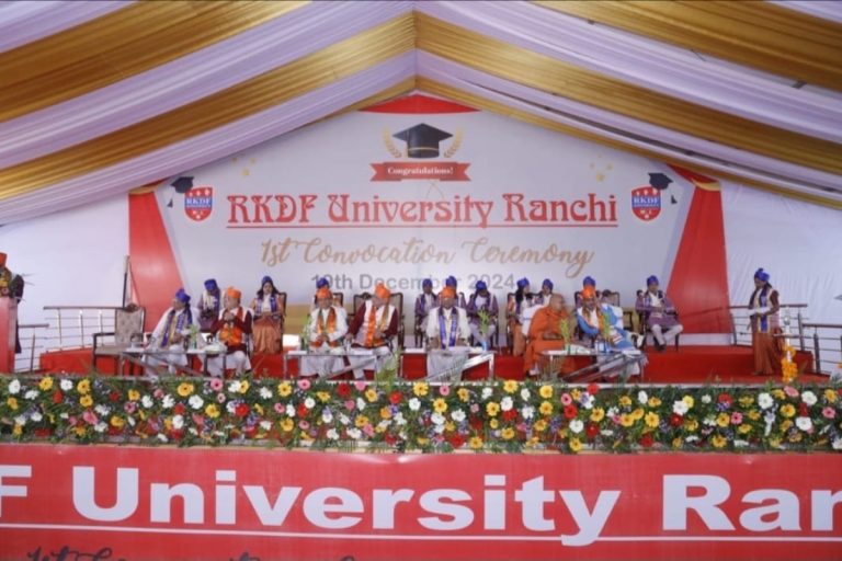 RKDF के प्रथम दीक्षांत समारोह में 50 विद्यार्थियों को मिला गोल्ड मेडल, संजय चतुर्वेदी को मानद उपाधि
