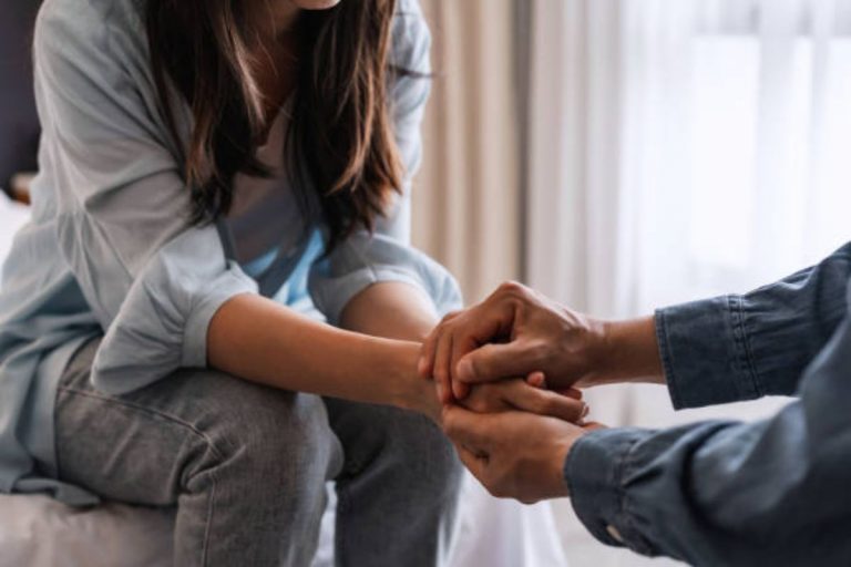 Relationship Tips: रिश्ता को बचाने की जरूर करें आखिरी कोशिश, अपनाएं ये 3 रिलेशनशिप टिप्स