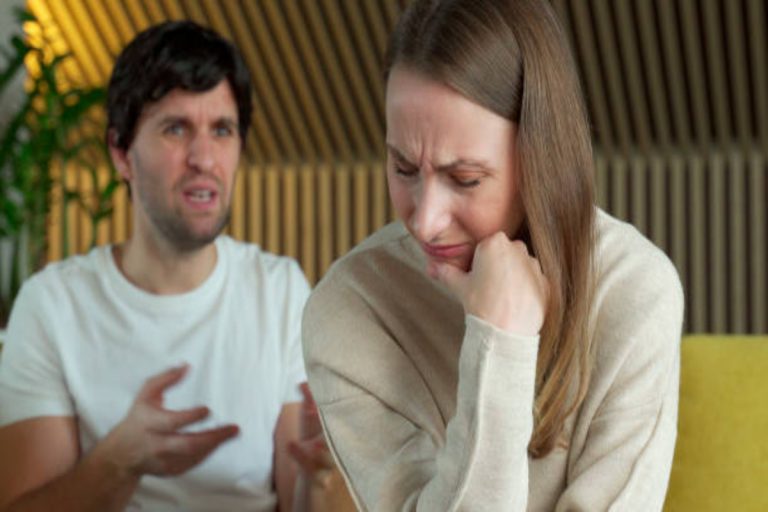 Relationship Tips: रिश्ते की डोर हो जाएगी कमजोर, पार्टनर से कभी न कहें ये बातें