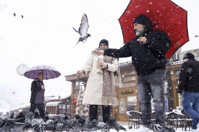 Weather Alert : नये साल में पहाड़ों पर घूमने जाने से पहले जान लें मौसम का हाल, कहीं फंस न जाएं आप
