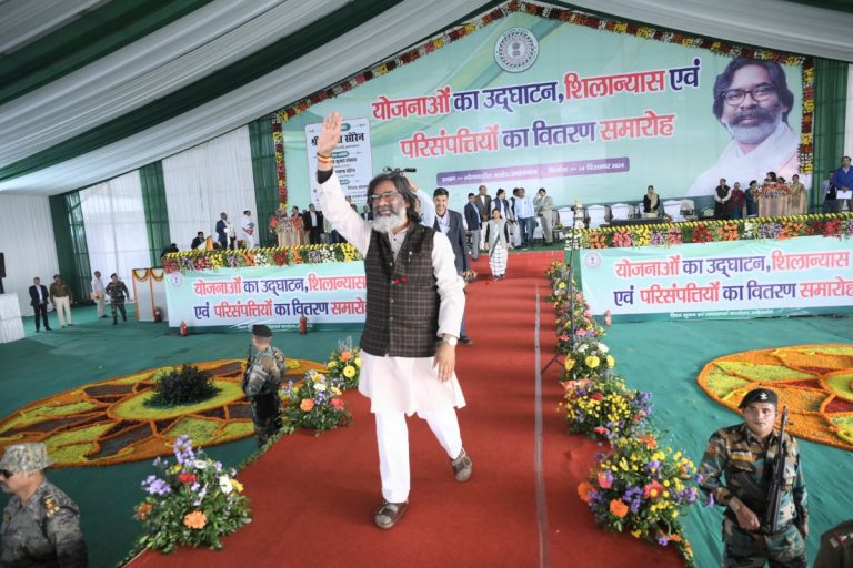 साहिबगंज में बोले CM हेमंत सोरेन- झारखंड के ऊपर लगे पिछड़ेपन के कलंक को है मिटाना, लोगों से किया ये वादा