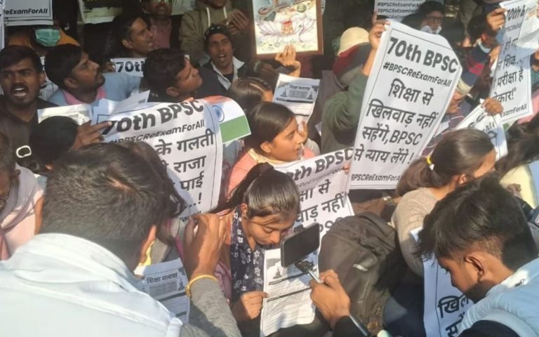 BPSC Exam: बीपीएसी परीक्षा को रद्द कराने की मांग पर अड़े छात्र, पटना में फिर से जोरदार प्रदर्शन