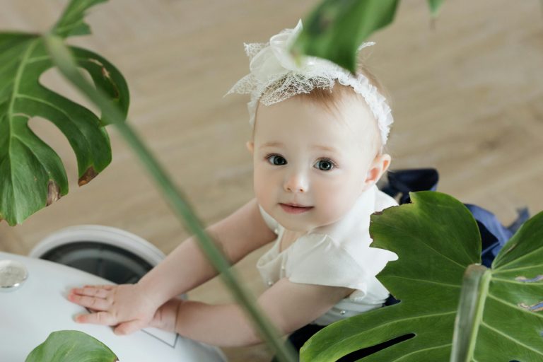Modern Baby Girl Names: नए जमाने के अनोखे और ट्रेंडिंग नाम, आप भी चुनें