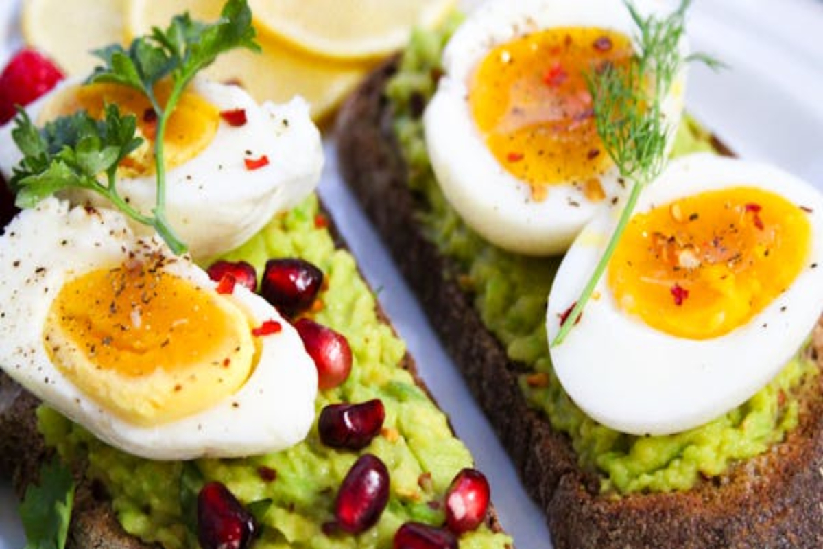 people who must not eat egg yolk