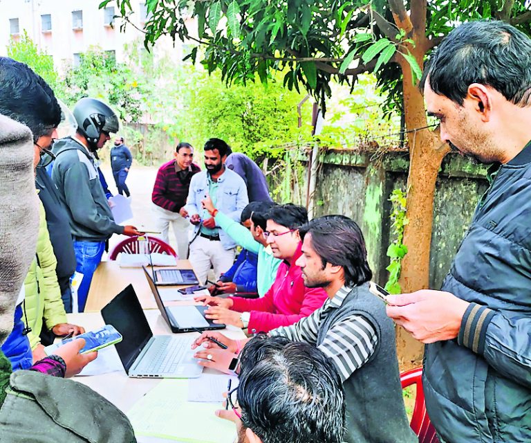 Ranchi News : जेबीवीएनएल के विशेष उपभोक्ता कैंप में समस्या को लेकर उमड़ी भीड़