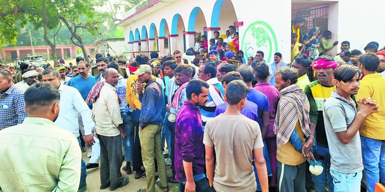 Buxar News : बच्चों से गुलजार रहनेवाले आंगन से निकल रहा चीत्कार
