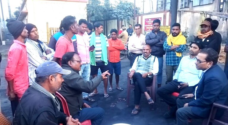 BOKARO NEWS : मैनुअल लोडिंग की मांग को लेकर दूसरे दिन भी जारी रहा आंदोलन
