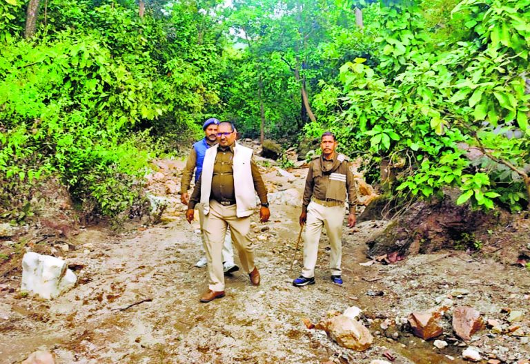 रजौली में चाल धंसने से तीन मजदूरों की मौत व दो घायल, माफियाओं ने मृत लोगों का शव व घायलों को किया गायब