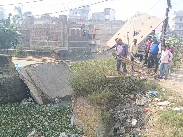 एक साल पहले ध्वस्त हुआ शेखपुरा पिपरा पुल, अब तक नहीं बना