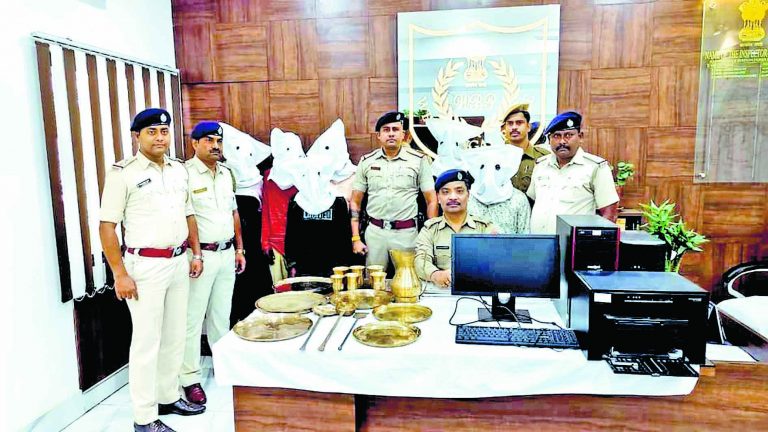 कटवा : चोरों ने घर से उड़ाए सोने के आभूषण, छह अरेस्ट