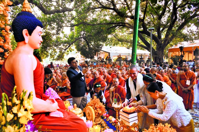 महाबोधि मंदिर में त्रिपिटक चैंटिंग का शुभारंभ