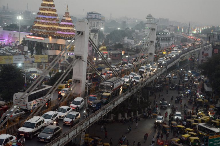 Patna News : घंटों जाम में फंसी रहीं गाड़ियां, स्कूली बच्चे भी दिखे परेशान
