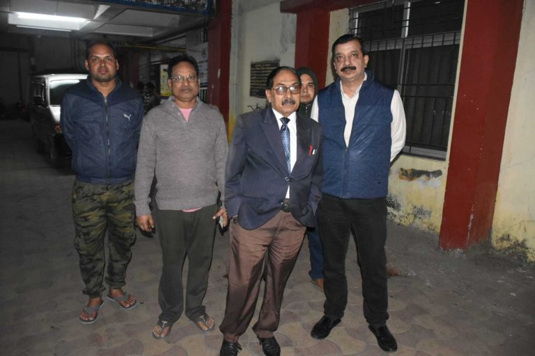 DHANBAD NEWS : सड़क हादसे में एसएनएमएमसीएच के दो छात्र गंभीर रूप से घायल
