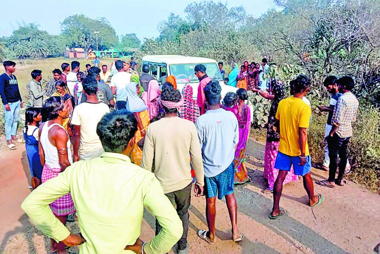 जामुड़िया : ईसीएल के न्यू केंदा ओसीपी में जोरदार ब्लास्टिंग से घरों में पड़ीं दरारें