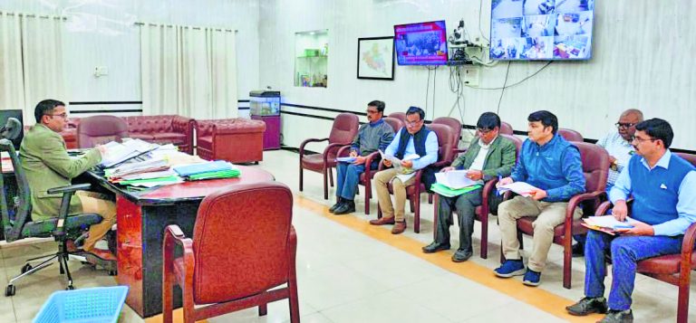 Chhapra News : धान खरीद में लापरवाही नहीं की जाएगी बर्दाश्त, लक्ष्य को करना होगा प्राप्त : डीएम