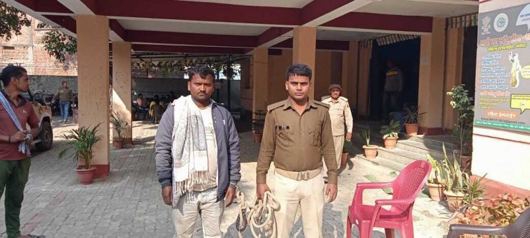 बिना ढके व अवैध चालान के गिट्टी लदा ट्रक जब्त, चालक गिरफ्तार