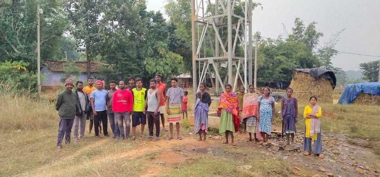 Chaibasa News : एक साल पहले लगी जलमीनार, नहीं मिला एक बूंद पानी
