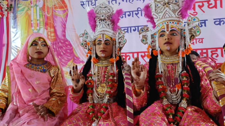 Madhubani News. प्रभु श्रीराम ने तोड़ा धनुष, श्रदालुओं ने की पुष्पवर्षा