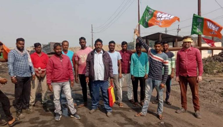 Dhanbad News:खुशरी ओसीपी में अब भाजपा ने ठप कराया उत्पादन