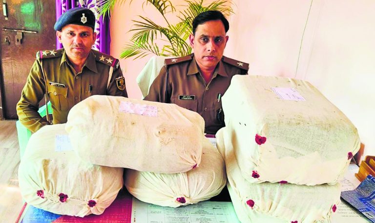 Gopalganj News : वृंदावन टोल प्लाजा के पास पुलिस ने 29.01 किलो गांजा किया जब्त
