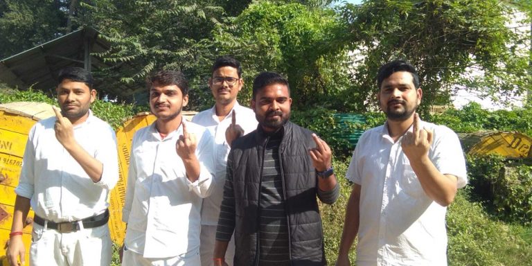 Chaibasa News : पहले दिन 31 पोलिंग बूथों पर हुई वोटिंग
