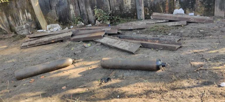 सफाई में मिले गर्डर पर बीडीओ व ठेकेदार ने किये अपने-अपने दावे