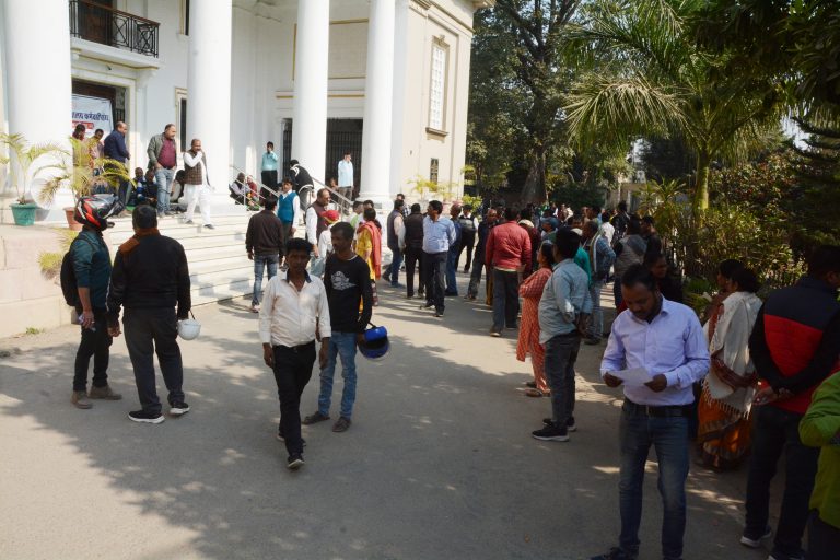 Patna University : कर्मचारी हड़ताल पर, अधिकारी बैठे रहे कुलपति आवास पर