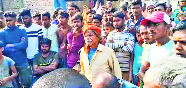 hajipur news. मैजिक वैन के धक्के से बच्ची की गयी मौत