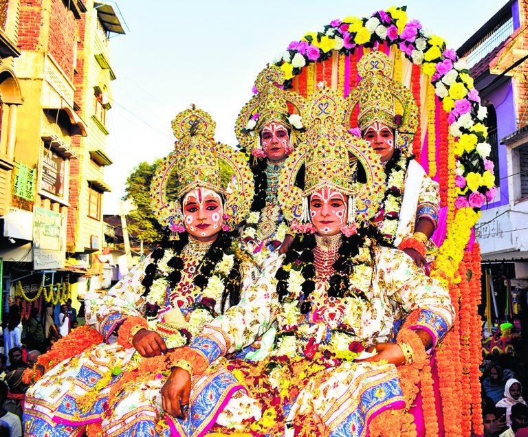 Buxar News: धरती पर देव लोक का नजारा, श्रीराम की निकली बरात