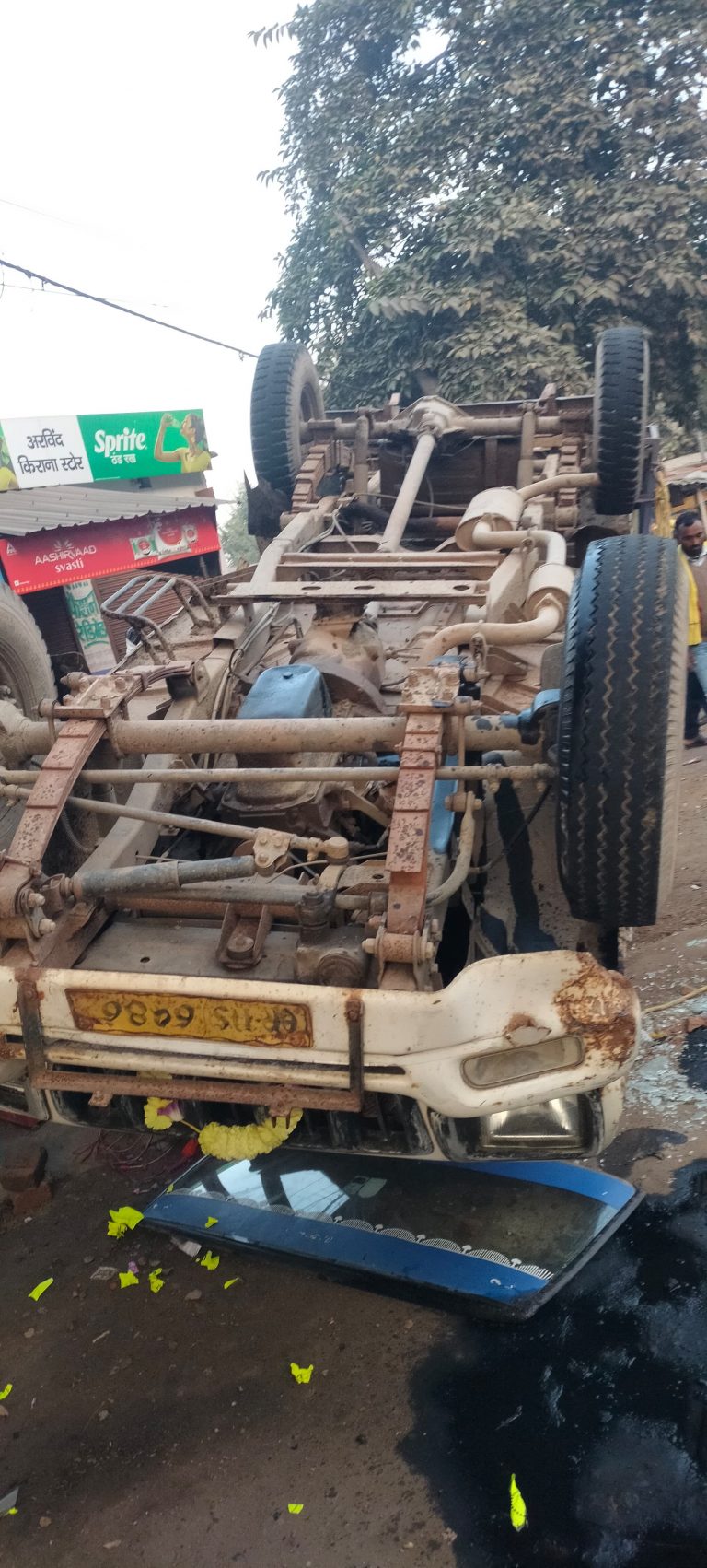 डीजे लदा पिकअप पलटा,  तीन मासूम सहित आधा दर्जन घायल, भर्ती