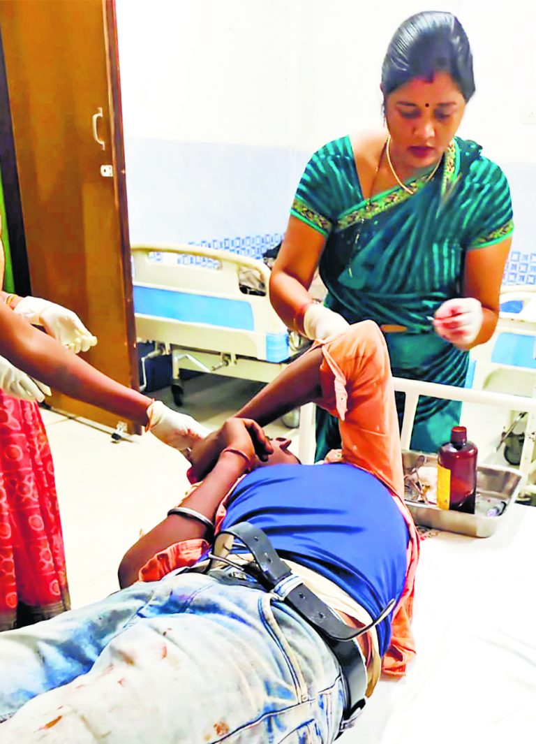कुत्ते और मुर्गे की लड़ाई में जमकर चले लाठी-डंडे, एक की मौत, 18 घायल