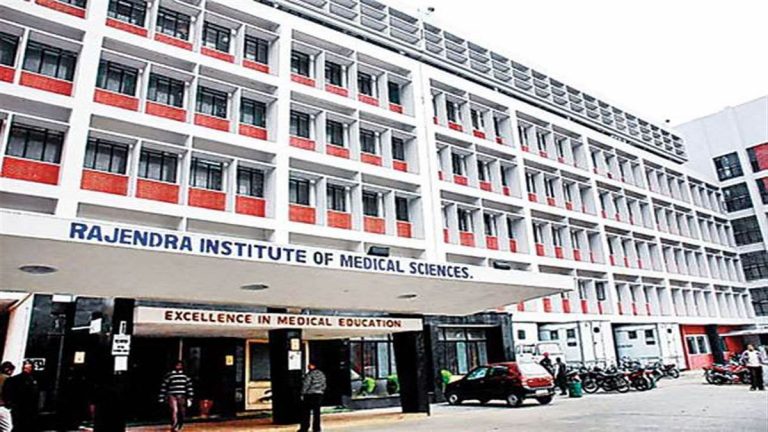 Ranchi news : समय पर ड्यूटी नहीं आनेवाले डॉक्टरों को शो कॉज जारी करने का निर्देश
